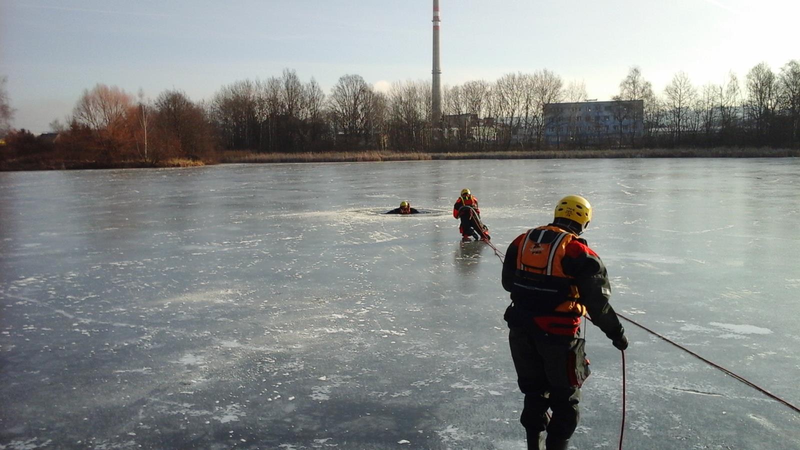 Záchrana z ledu, České Budějovice - 31. 1. 2019 (1).jpg