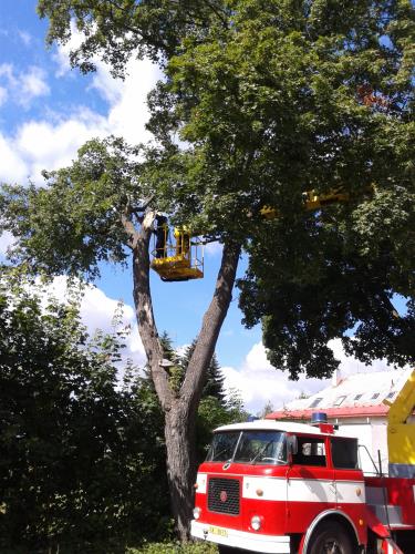 V červenci hasiči odstraňovali následky po silné bouřce