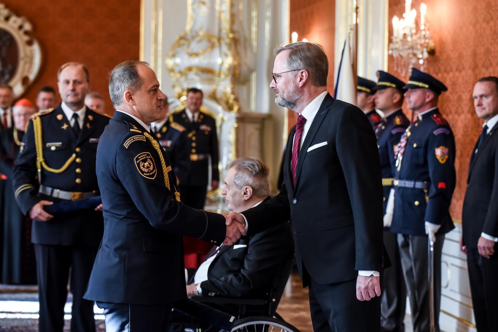 brig.gen. Petr Ošlejšek a předseda vlády ČR Petr Fiala.jpg