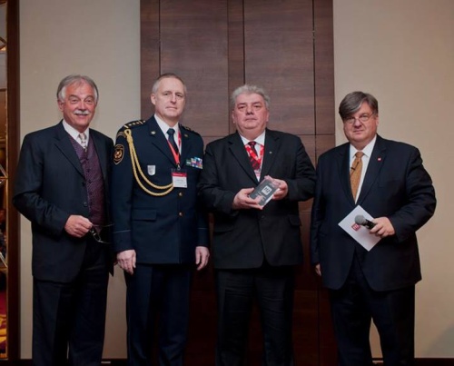 cenaproIBCpředáváníPolsko (1).jpg