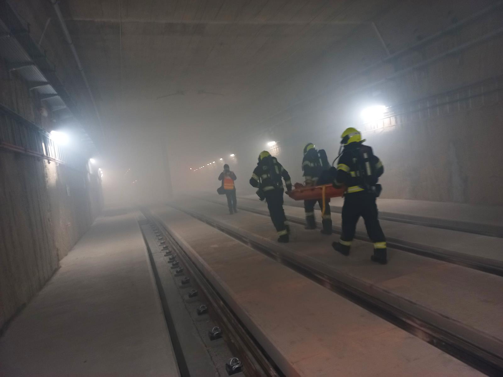 cvičení v tunelu (2).jpg