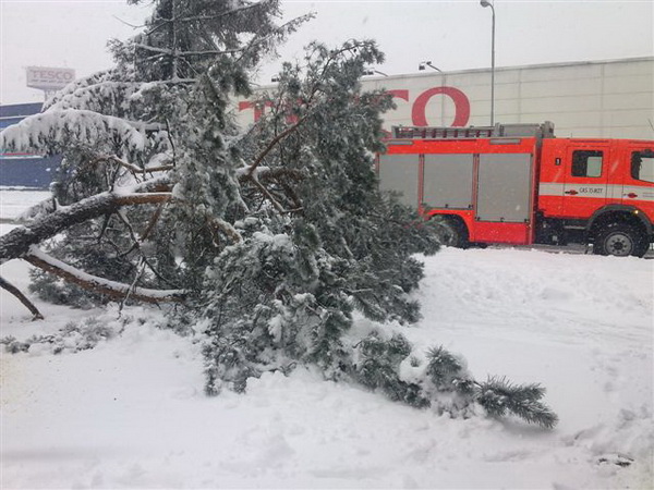 hasici a huste snezeni v MSK 02.jpg