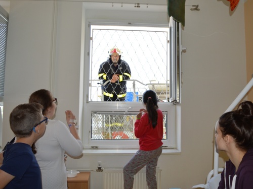 hasicinemocnicedetiFrydekMistek (8).JPG