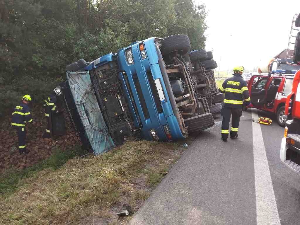 kamion s řepou Pa13-9-2021.jpg