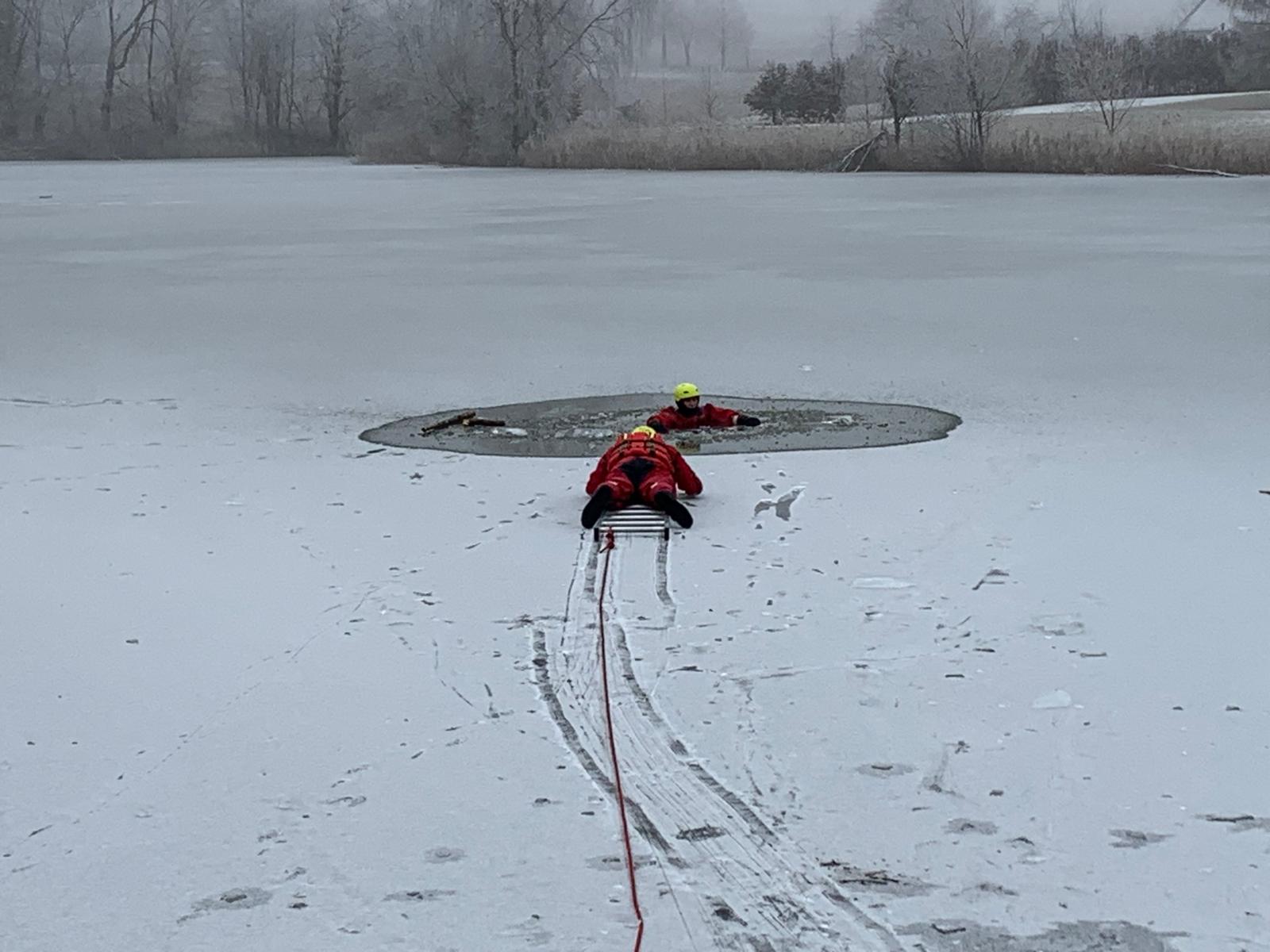 nácvik záchrany na zamrzlé vodní hladině 3