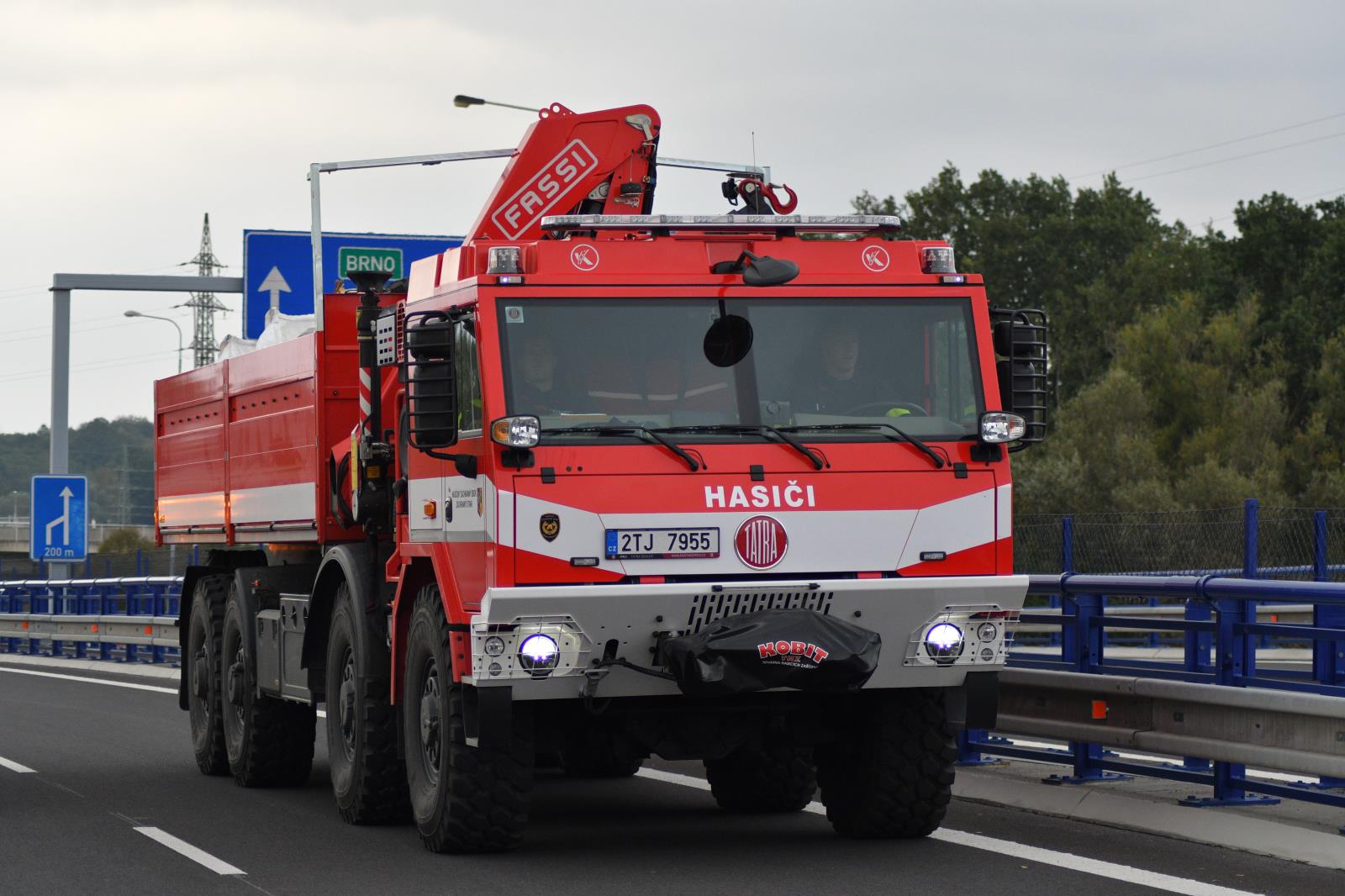 nákladní evakuační automobil.JPG