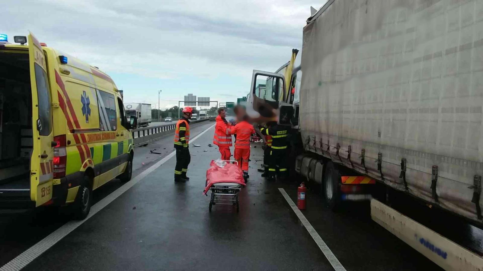 nehoda 3 NA na D2 (5).jpg