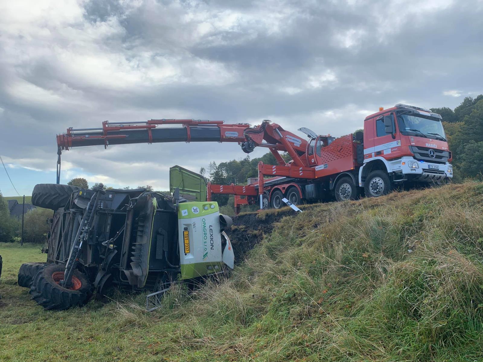 nehoda a vyprosteni kombajnu Moravsky Beroun Cabova