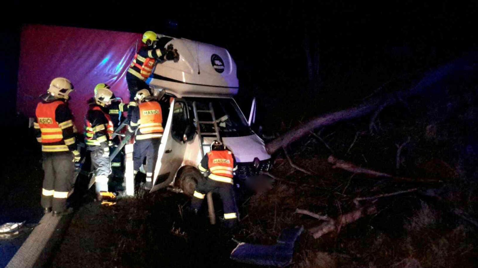 nehoda nákladního vozidla - Mírov