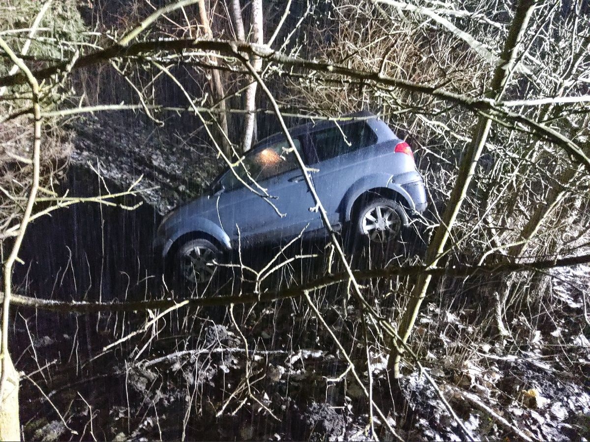 osobní auto u Stéblové1 19.3.2021.jpg