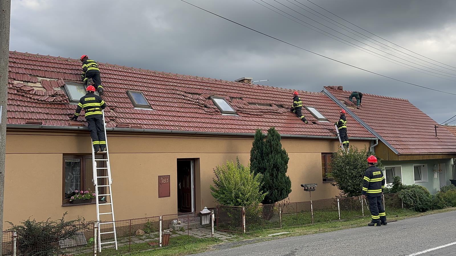 otinoves exploze - poskozene domy