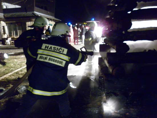 Hranici připravenou na Filipojakubskou noc zřejmě někdo zapálil