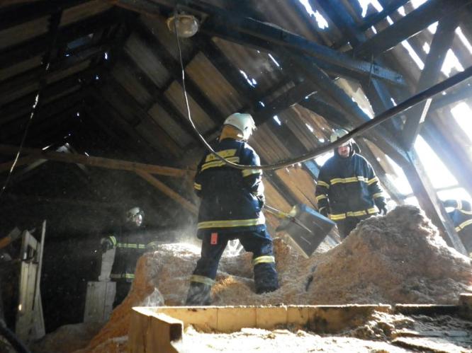 Fotografie z požáru truhlárny dodal JSDH DOlní Dobrouč