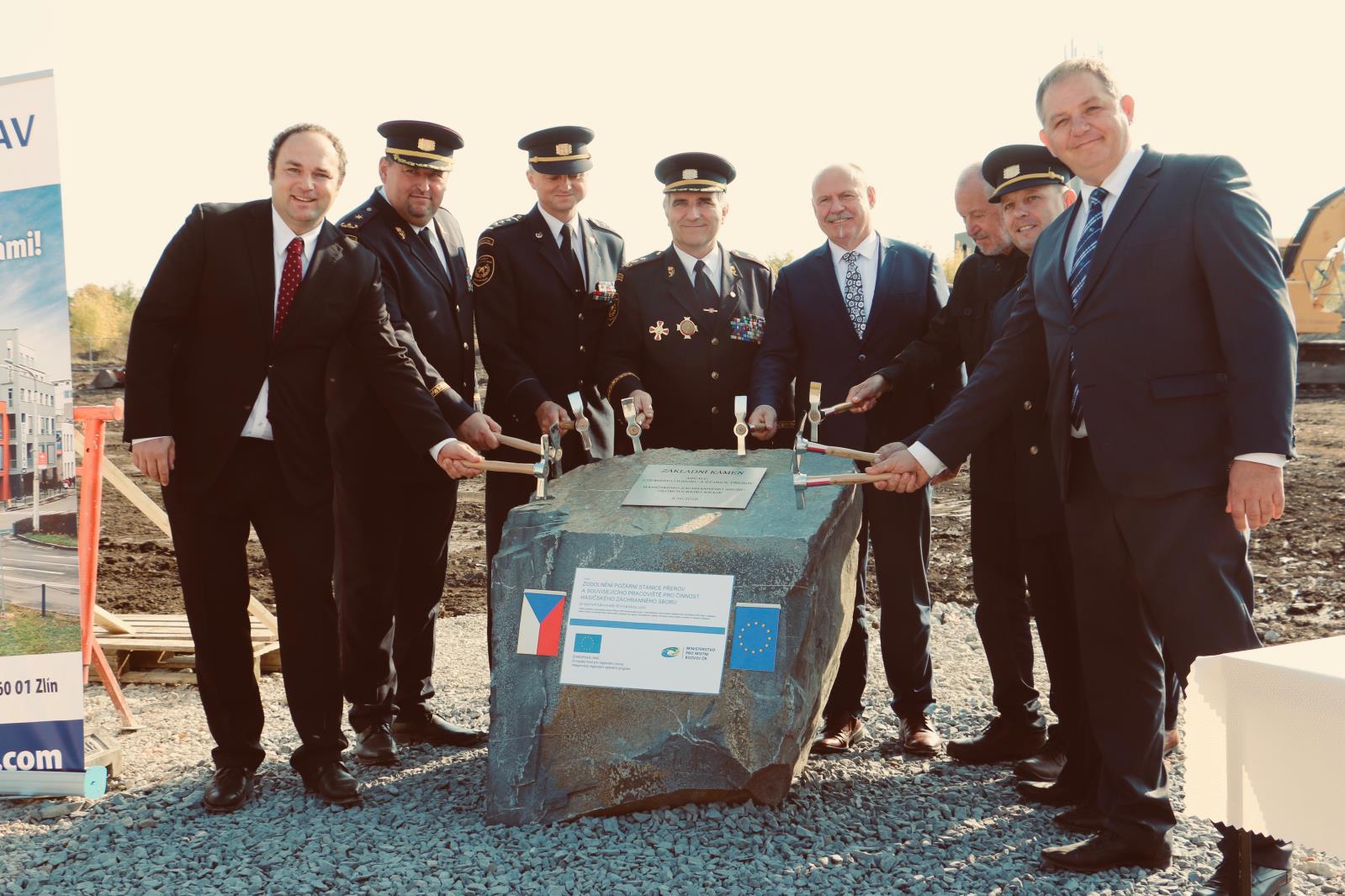 poklepání základního kamene výstavby stanice a územního odboru v Přerově
