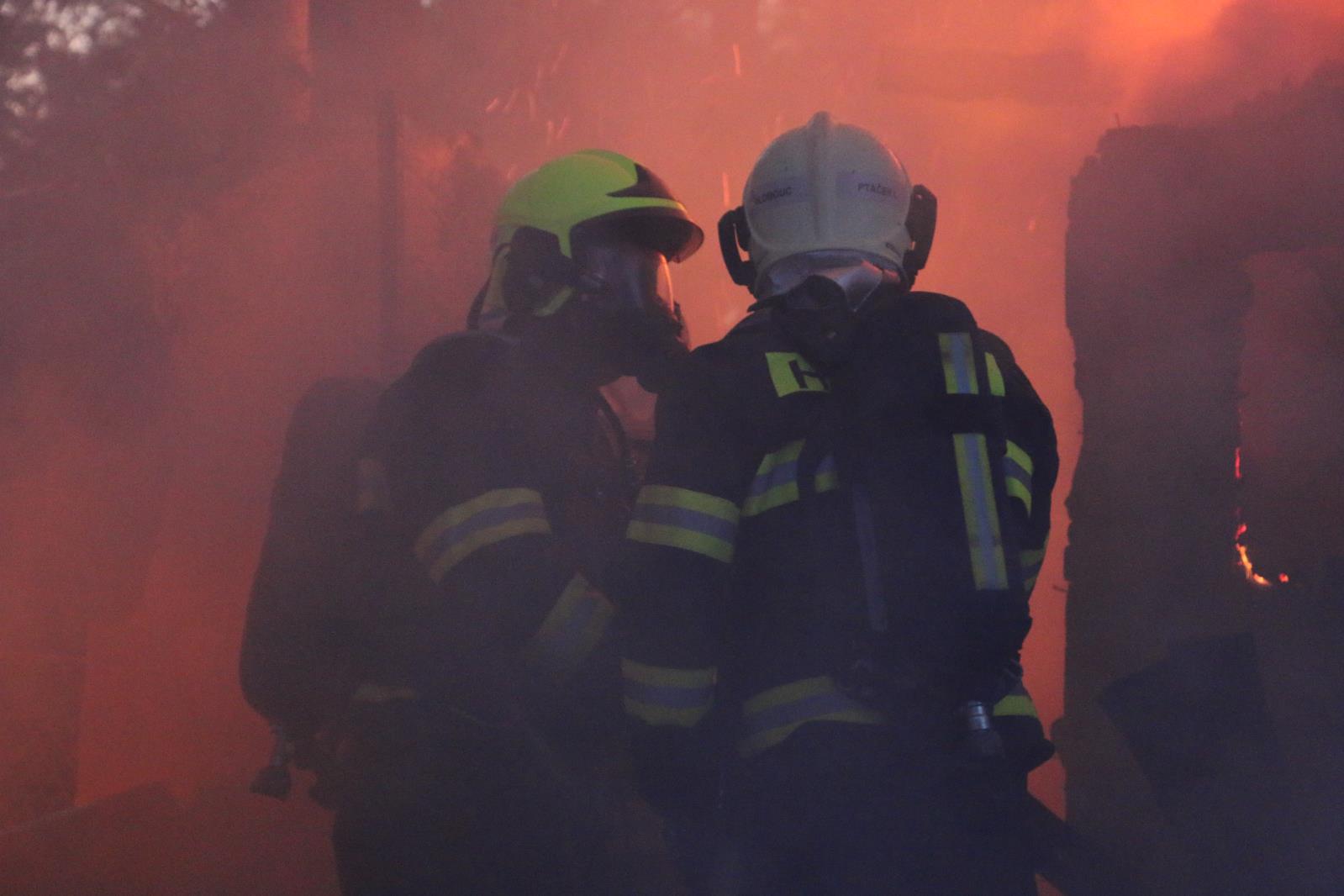 pozar chatky a pristavku v Olomouci 21.5.