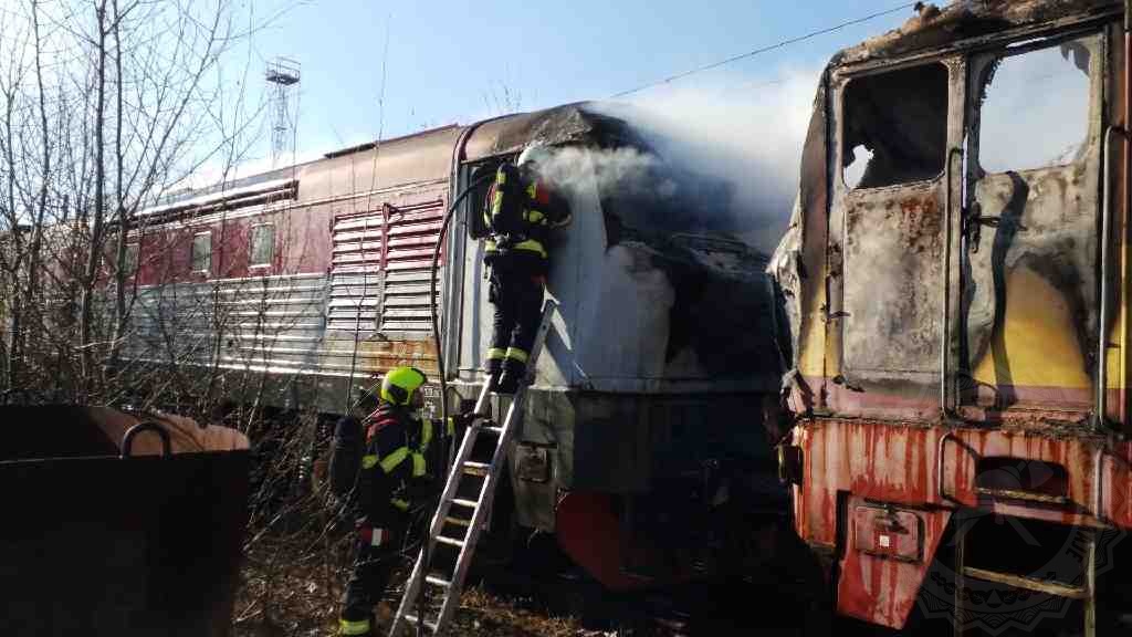 požár dvou lokomotiv Česká Třebová 7.3.2021.jpg