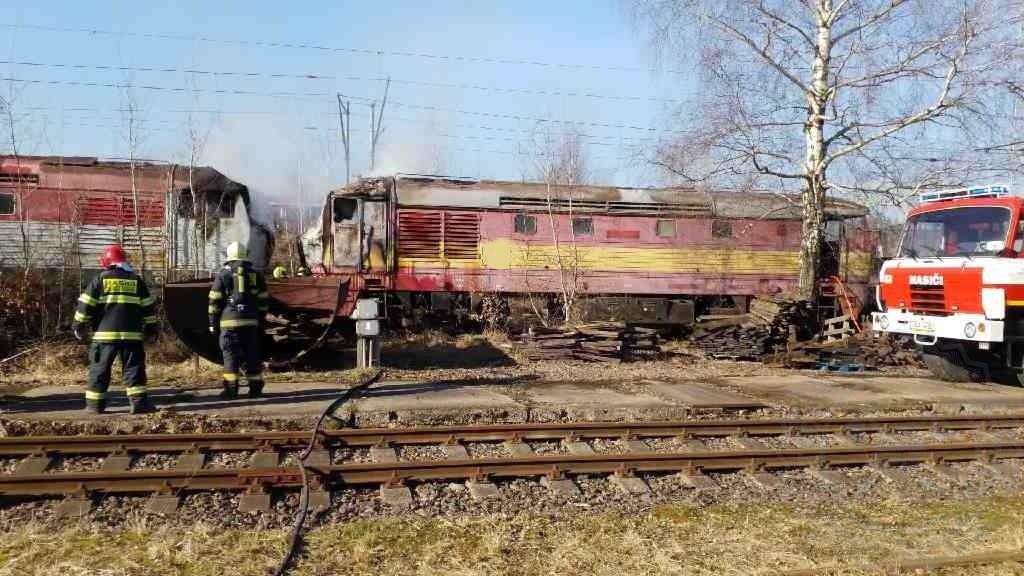 požár dvou lokomotiv Česká Třebová2 7.3.2021.jpg