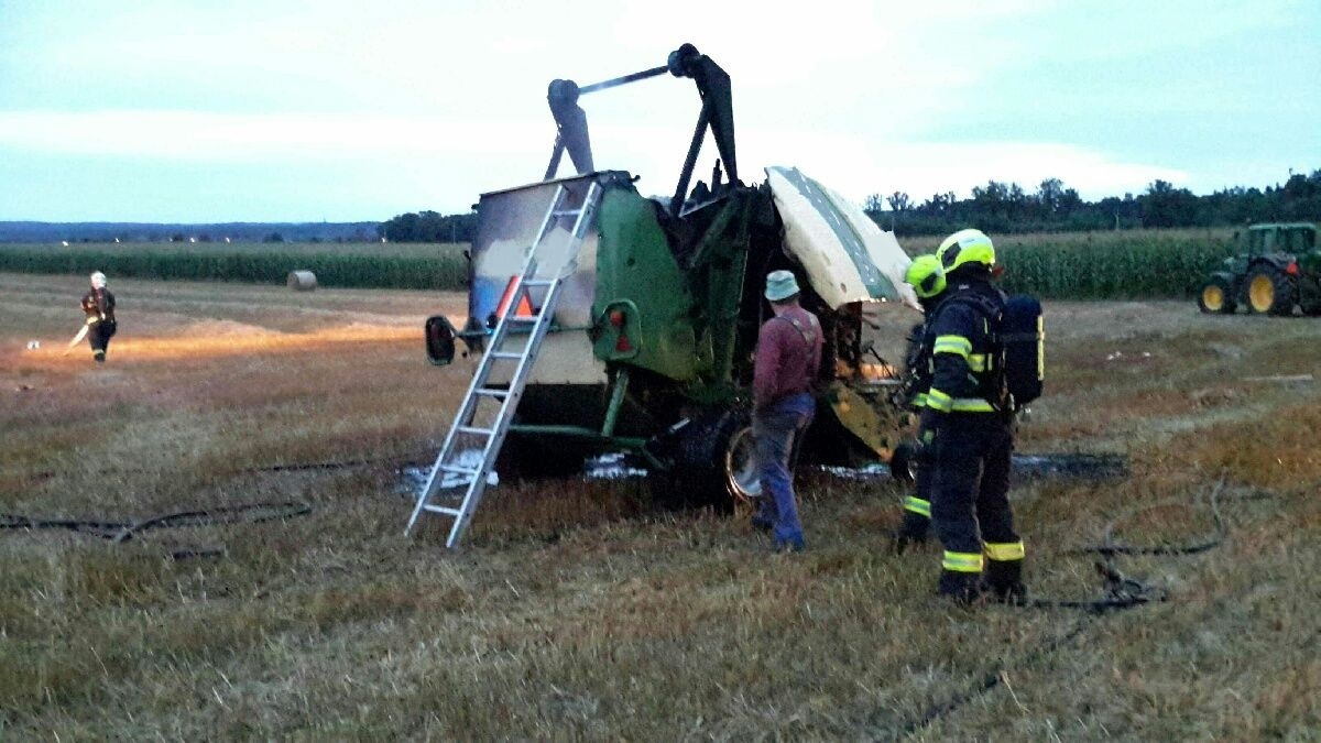 požár lisu Chrast 19.8.2021.jpg