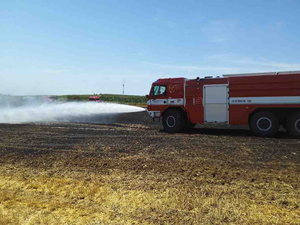 požár pole (3).jpg