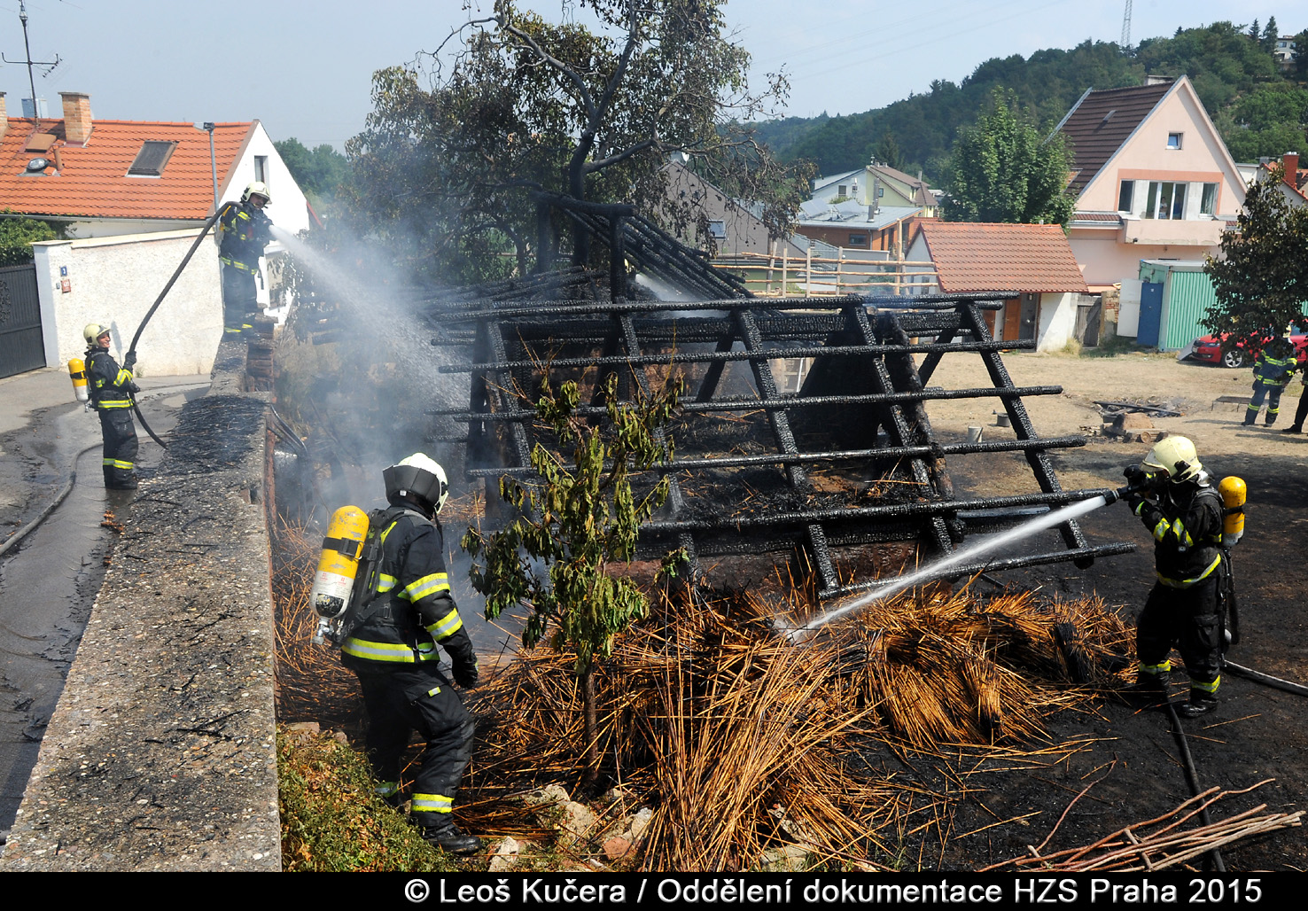 požár replik dřevěných staveb 20150814 Fabiánská Liboc Praha 6