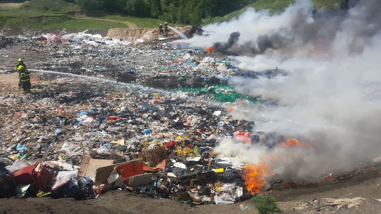 pozar skladky Hradcany - Prerovsko III.st. pozarního poplachu