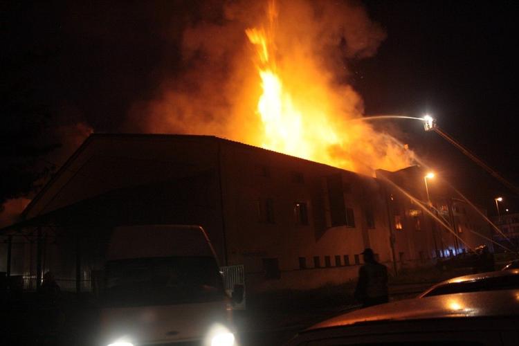 požár skladu nábytku Děčín 1.jpg