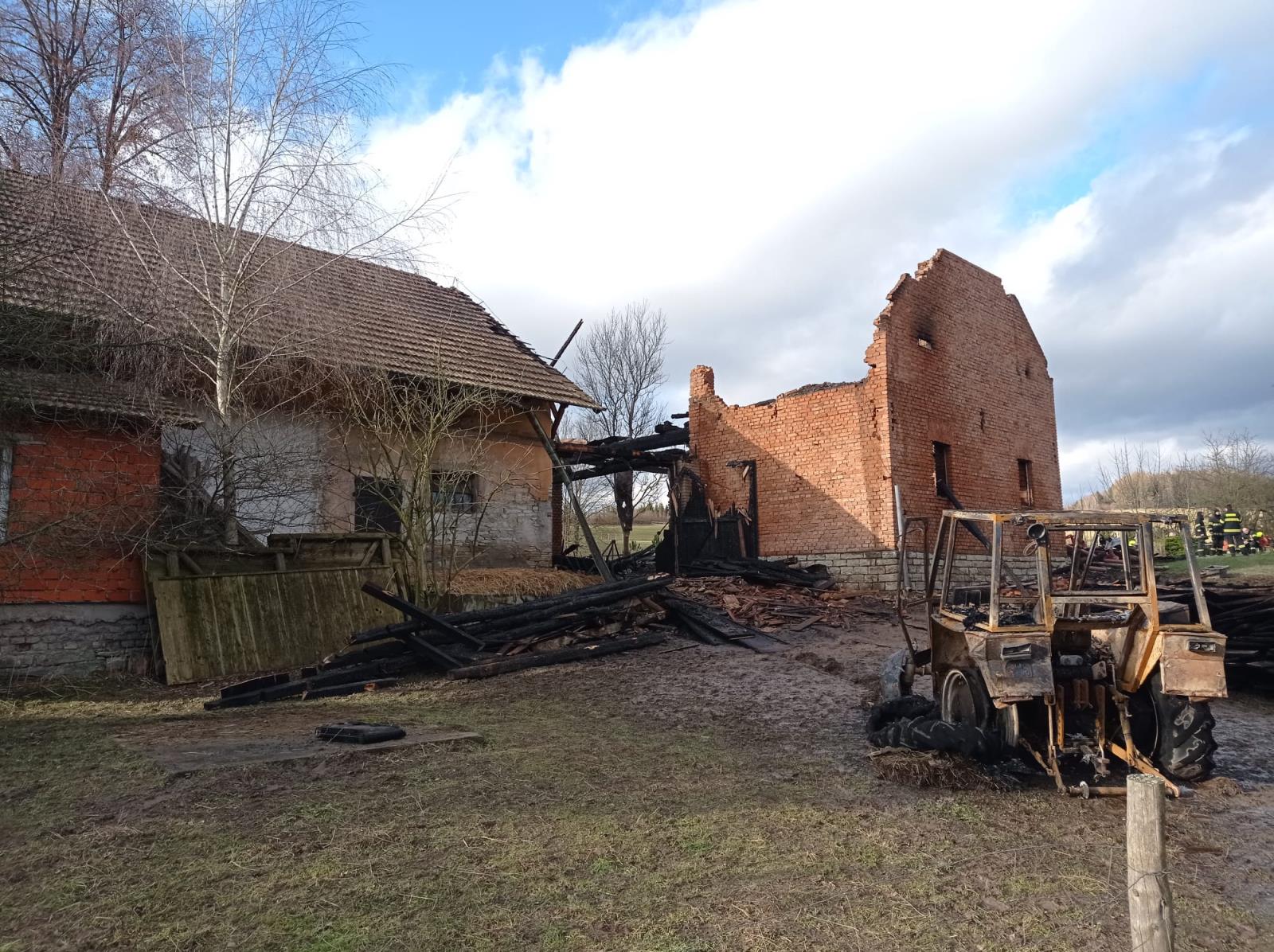 požár stodoly v Žamberku17-1-2023 (1).jpg