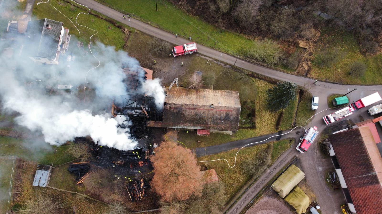 požár stodoly v Žamberku17-1-2023 (3).jpg