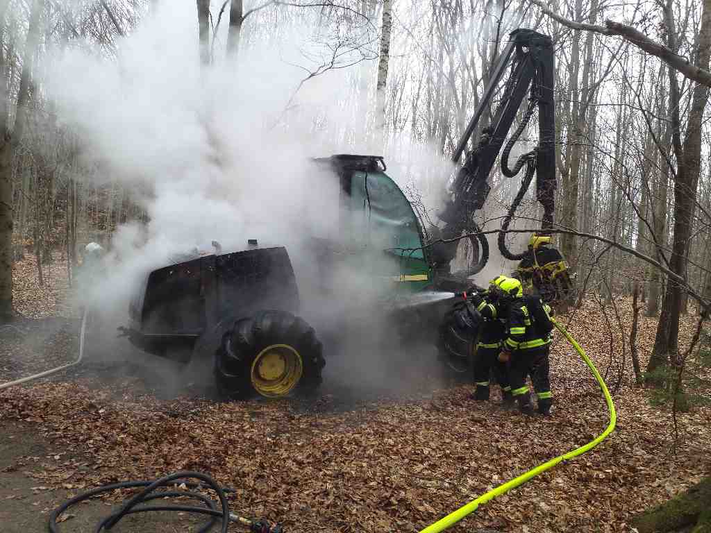 požár stroje (3).jpg