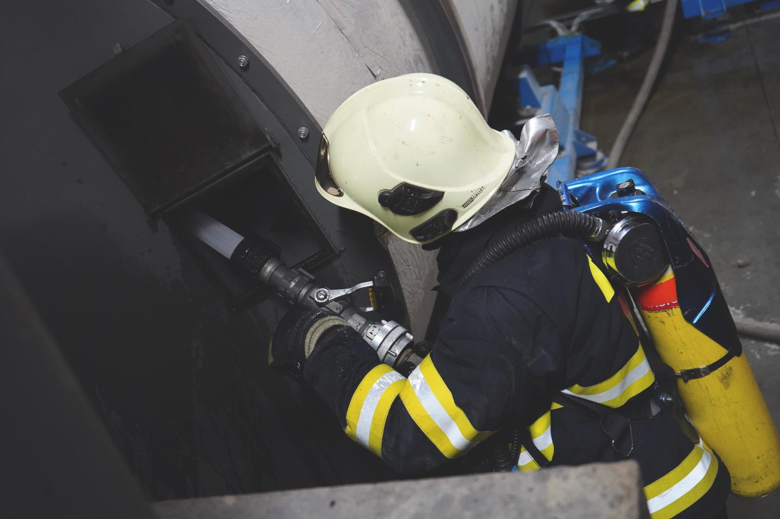 pozar v zasobniku pilin Belkovice-Lastany
