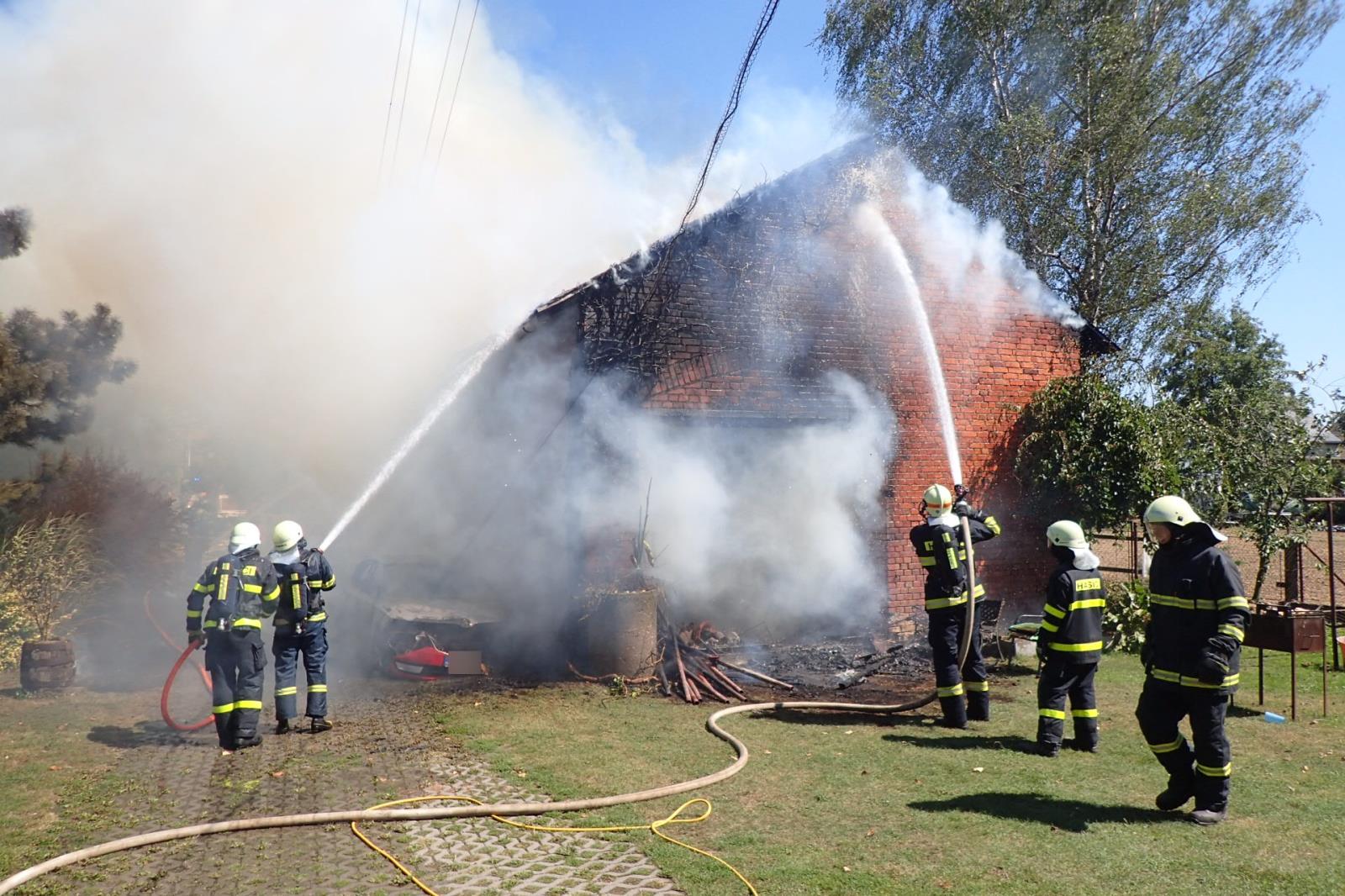 pozar_stodola_Koberice