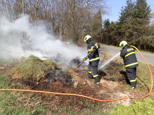 pozarskladkatravyVelkeAlbrechtice (3).JPG