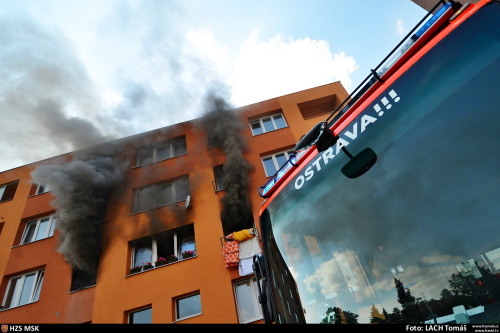 pozarzachrana2osobOstrava (2).jpg