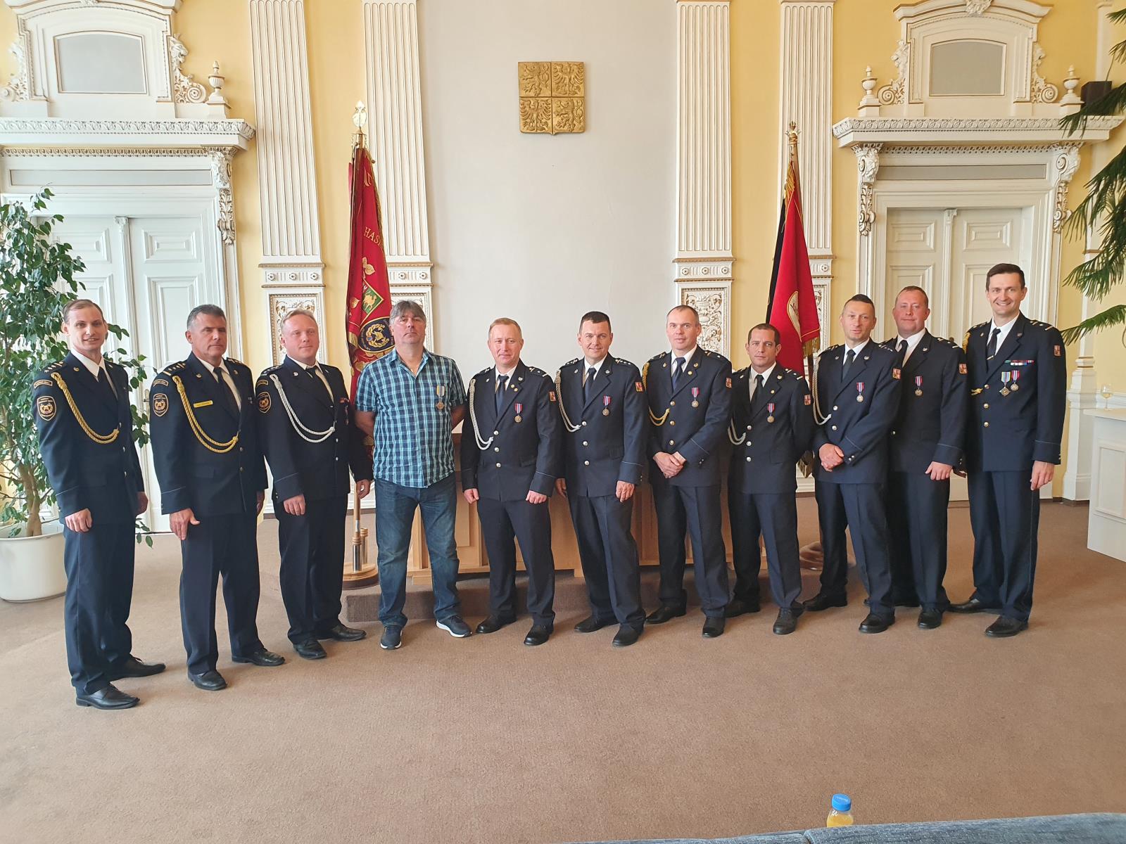 předávání služebních medailí ÚO Domažlice (4).jpg