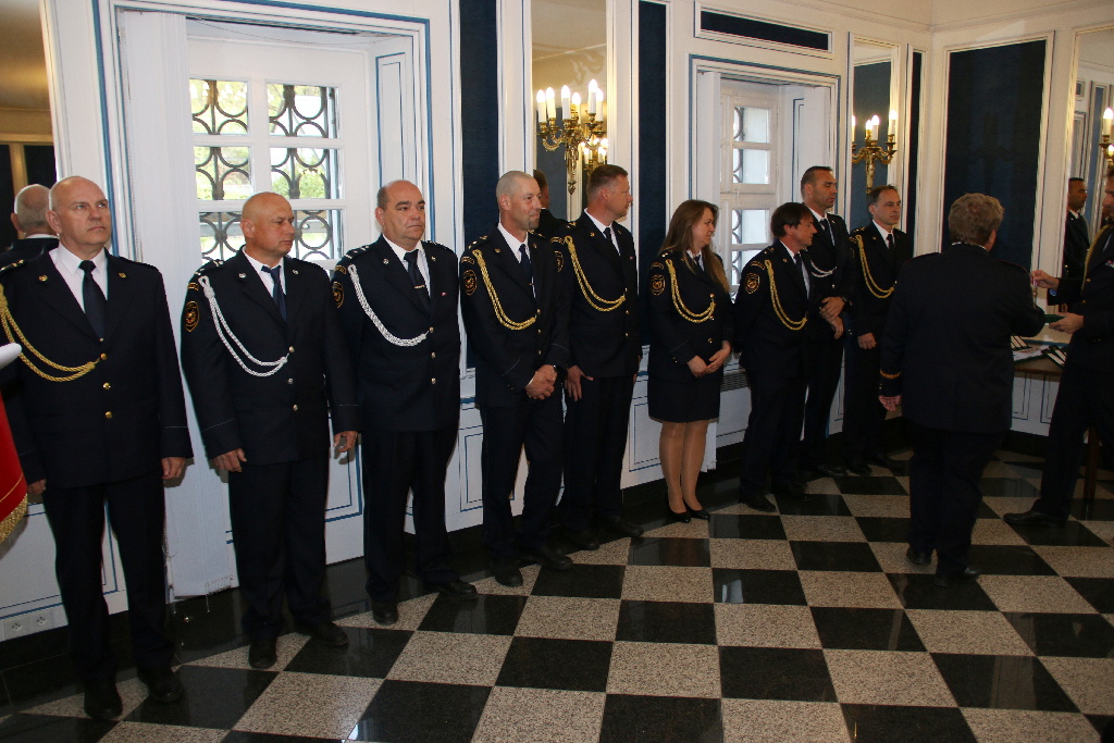 předávání služebních medalí na zámku Kozel (14).JPG