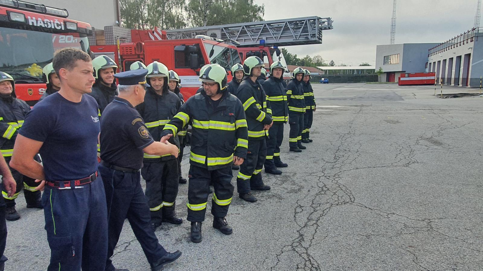rozloučka se směnovými hasiči (8).jpg