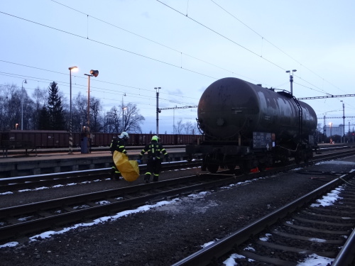 unikbenzoluzelezniceStudenka2 (4).JPG