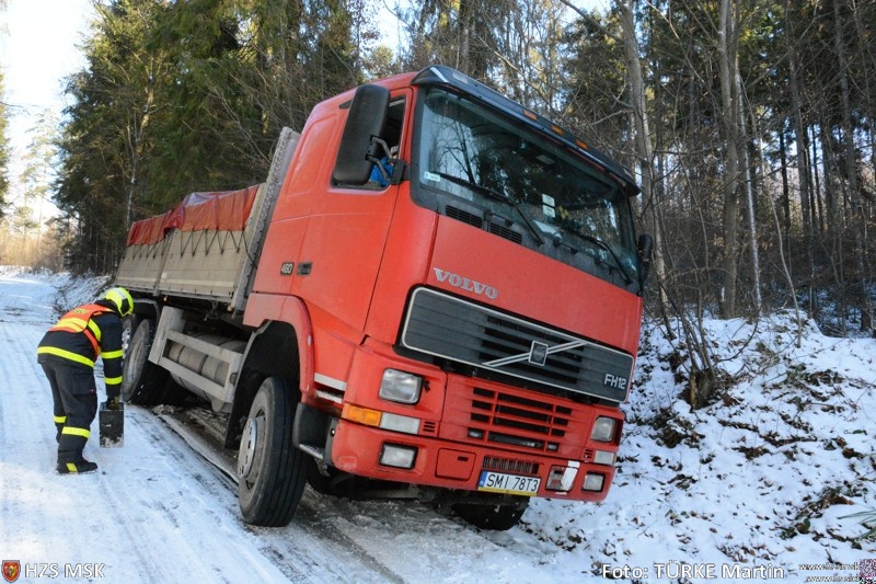 vyprosteniPLkamionHlubocec (5).jpg