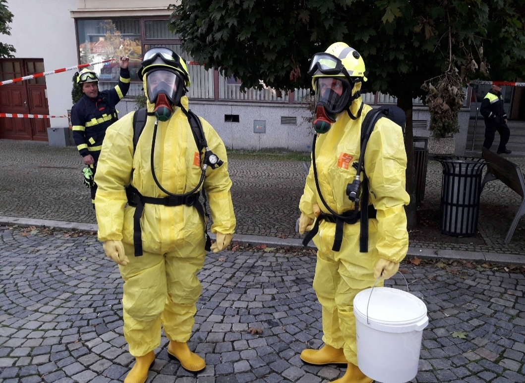 zásah na neznámou látku Jevíčko13-10-2021 (2).jpg