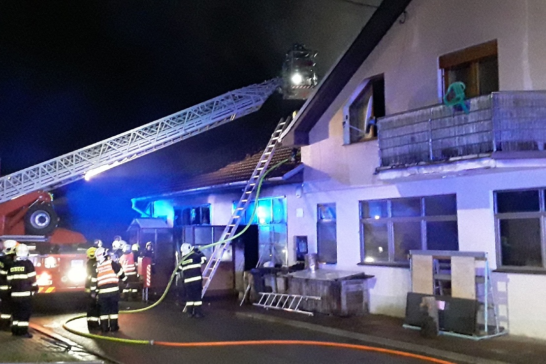 zásah u požáru RD (3).jpg