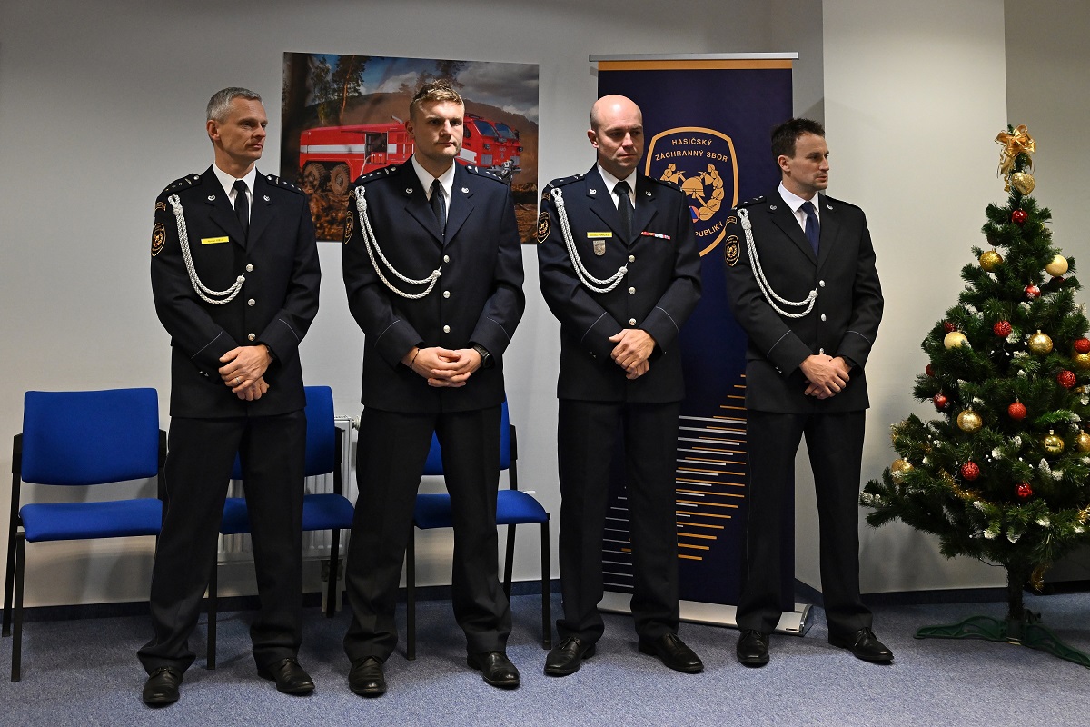 Generální ředitel HZS ČR genpor. Vladimír Vlček ocenil nejlepší sportovce Českého poháru ve dvojboji a disciplínách TFA