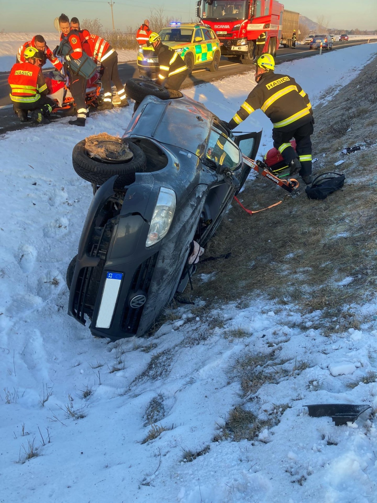 190225-Havárie osobního automobilu na silnici č. 38 v místě obchvatu Bělé pod Bezdězem na Mladoboleslavsku.jpg