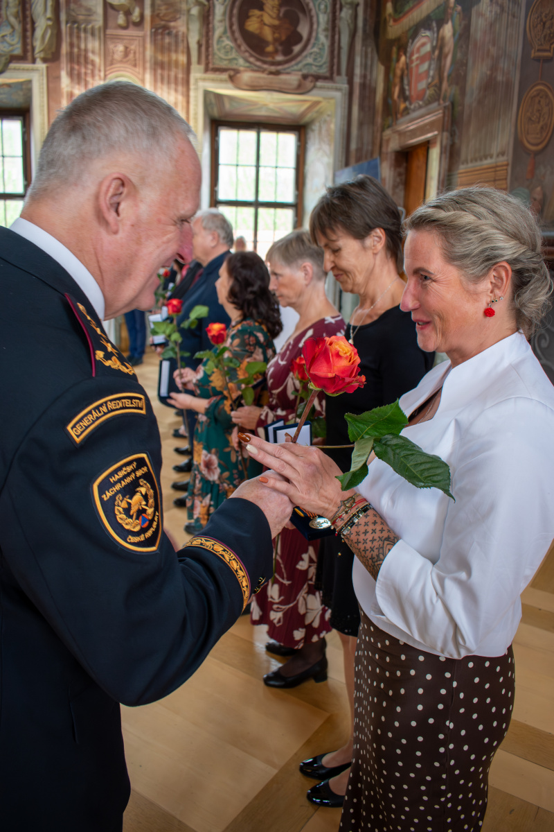 Generální ředitel HZS ČR Vladimír Vlček předal příslušníkům a zaměstnancům HZS ČR medaile k výročí 25 let vzniku sboru