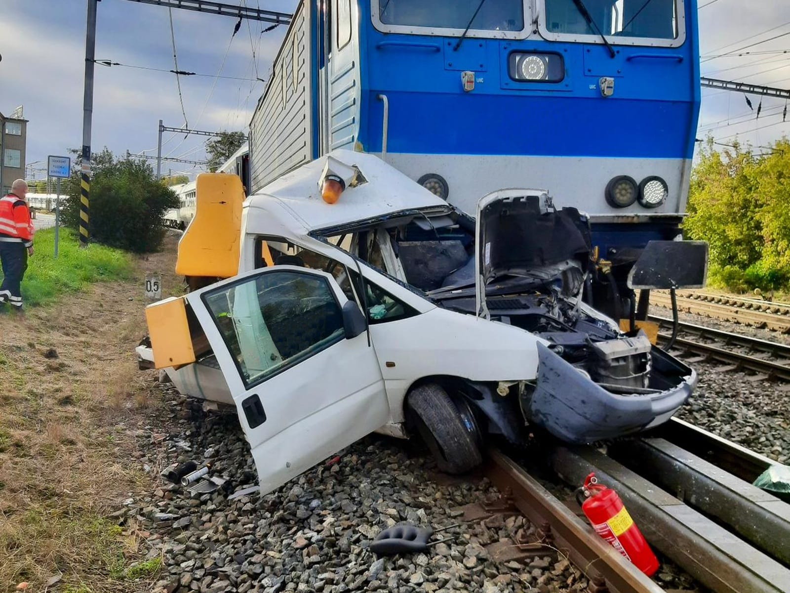 061025-Železniční dopravní nehoda rychlíku a osobního vozu na okraji Lysé nad Labem na Nymbursku.jpeg