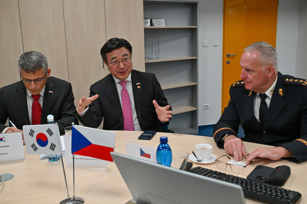 Ministr vnitra Korejské republiky pan Yun Ho Jung se setkal v rámci CZ-KR fóra s vrcholnými představiteli HZS ČR