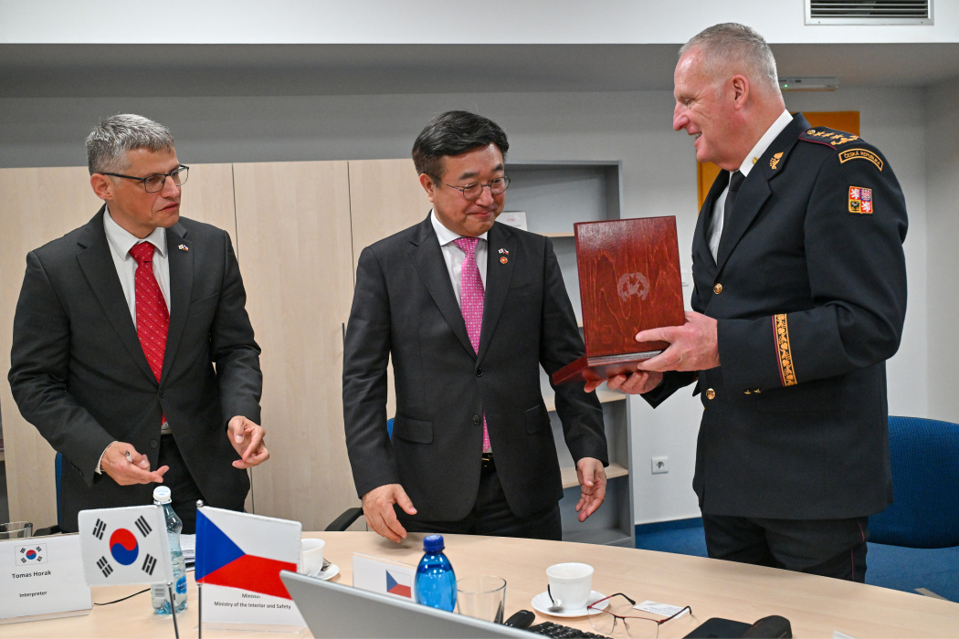 Ministr vnitra Korejské republiky pan Yun Ho Jung se setkal v rámci CZ-KR fóra s vrcholnými představiteli HZS ČR