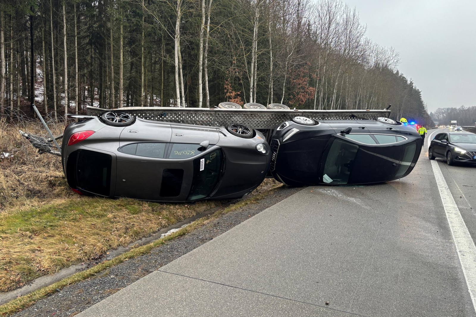 170126-Dopravní nehoda na 43. kilometru dálnice D1 ve směru do Brna u obce Všechlapy na Benešovsku.jpg