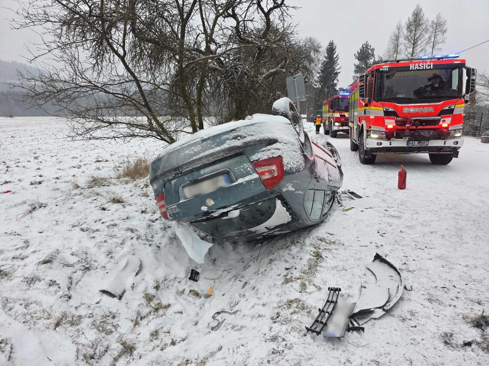 Komunikace 3. třídy, dopravní nehoda na Novoborsku – Radvánec Maxov, obešla se bez zranění, pondělí 16. února 2026