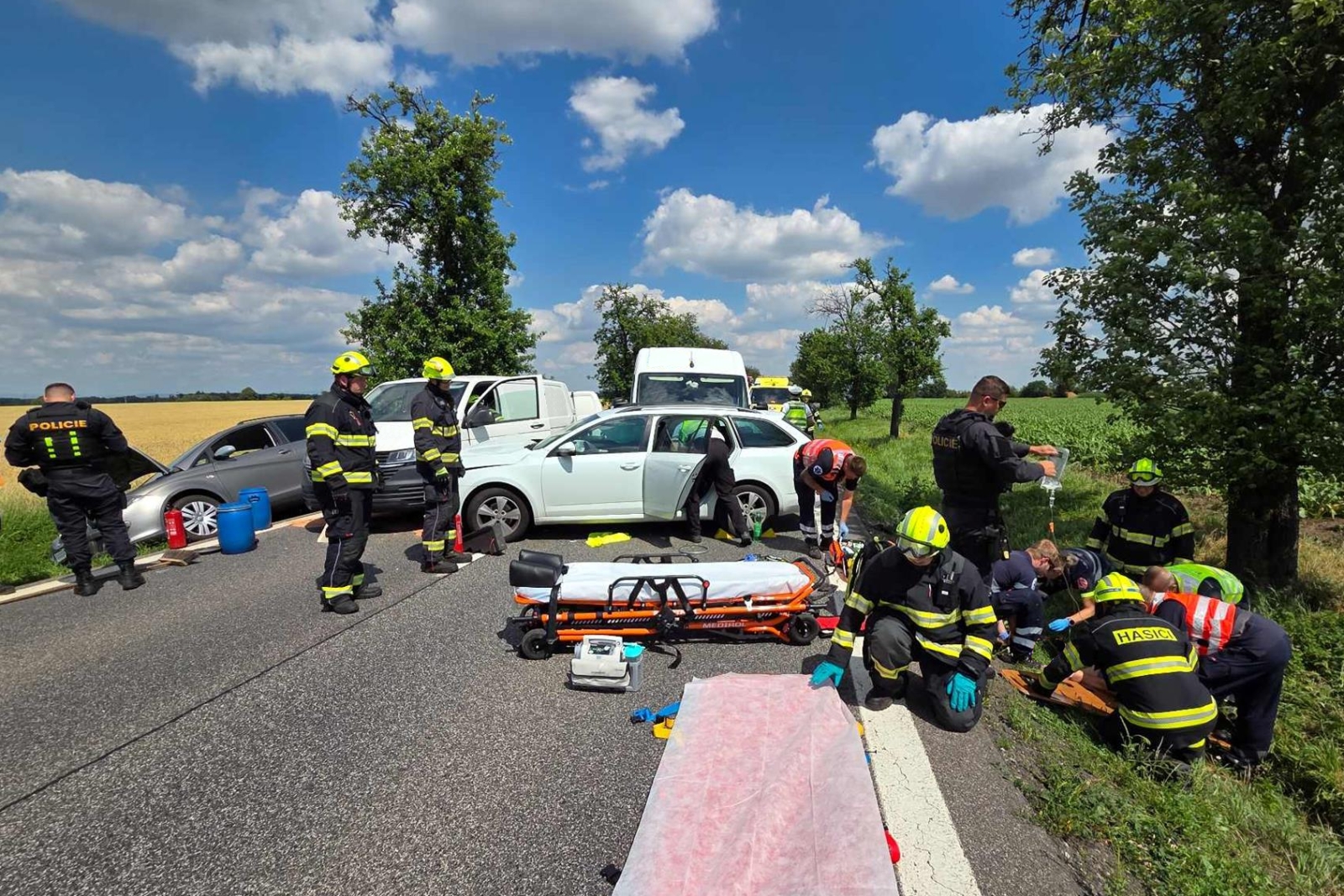 020726-Nehoda pěti vozidel na silnici č. 16 za Beznem směrem k Jizernímu Vtelnu na Mladoboleslavsku.jpg