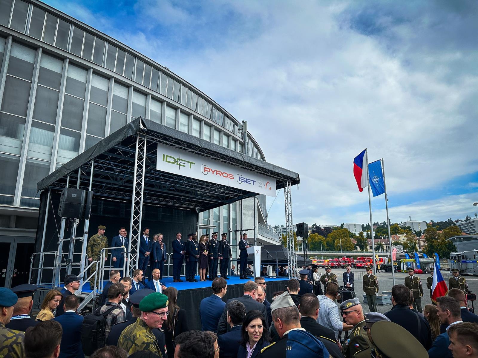 Na brněnském výstavišti odstartoval veletrh PYROS - Hasiči představují moderní techniku drony i systém pro digitální řízení zásahů